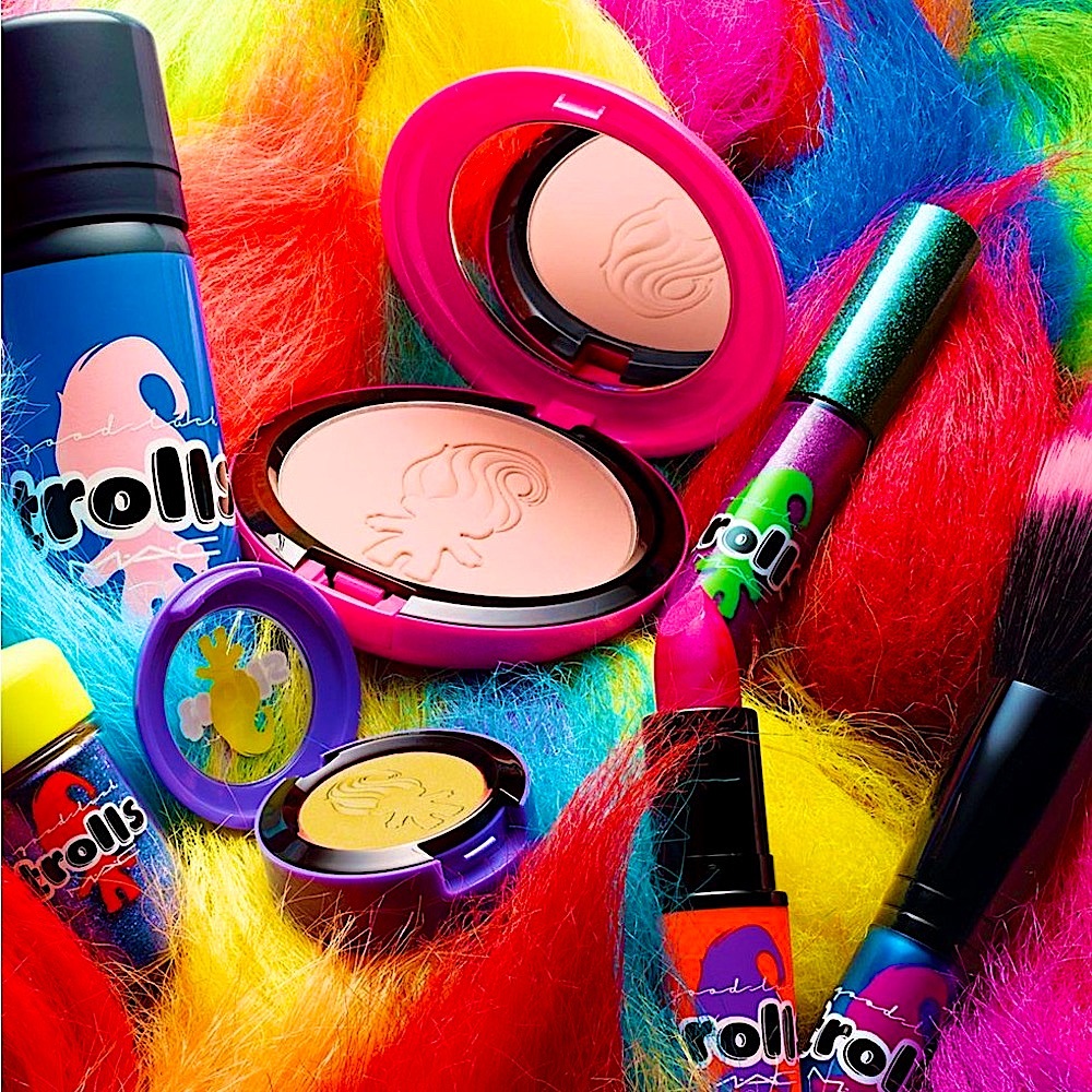 🆕🩷MAC x TROLLS: “Play It Proper” Highlighter/Blush Powder